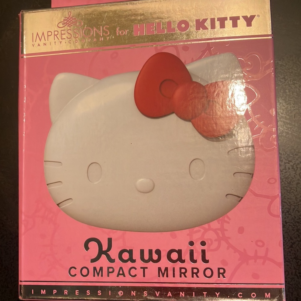 ✨Hello Kitty Kawaii compact mirror NIB - Picture 3 of 10
